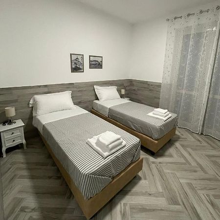 Holiday Rooms Rho Luaran gambar