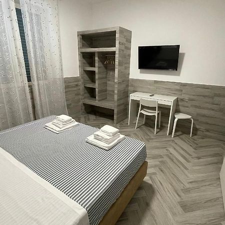 Holiday Rooms Rho Luaran gambar