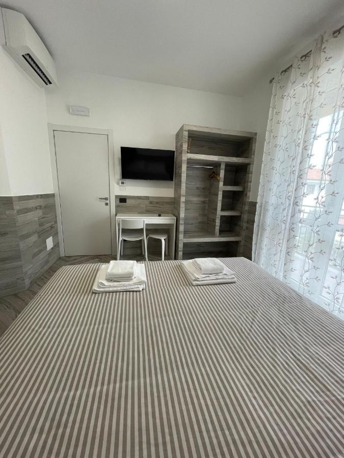 Holiday Rooms Rho Luaran gambar
