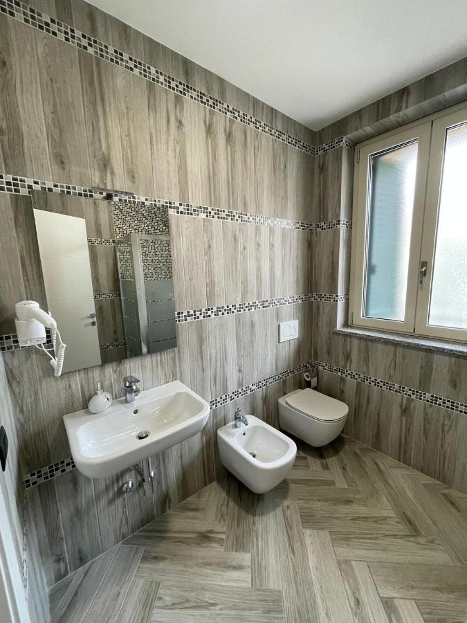Holiday Rooms Rho Luaran gambar