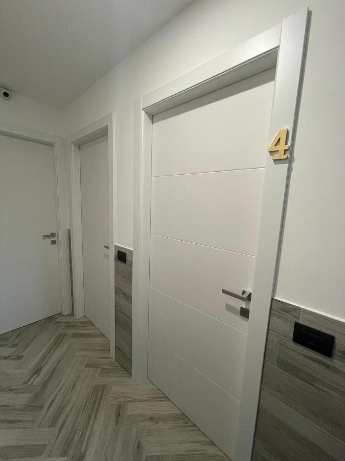 Holiday Rooms Rho Luaran gambar