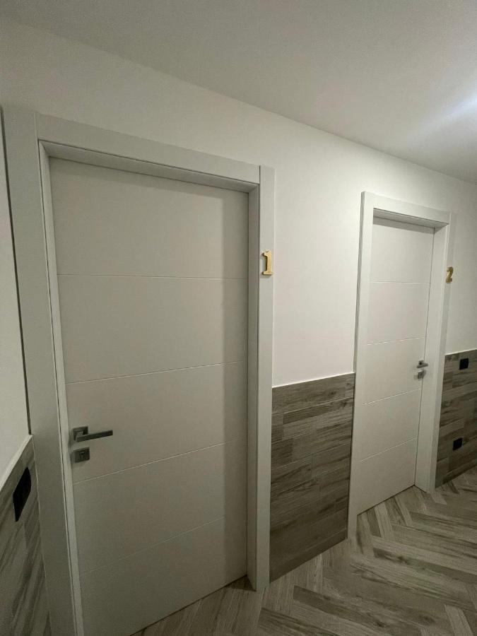 Holiday Rooms Rho Luaran gambar