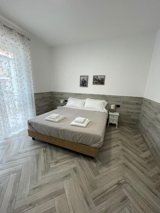 Holiday Rooms Rho Luaran gambar