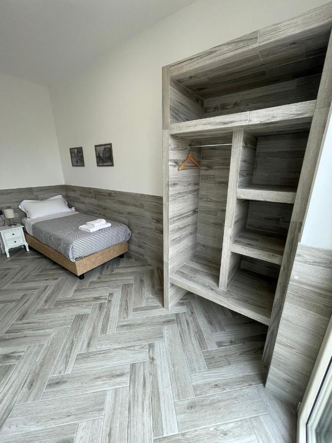 Holiday Rooms Rho Luaran gambar