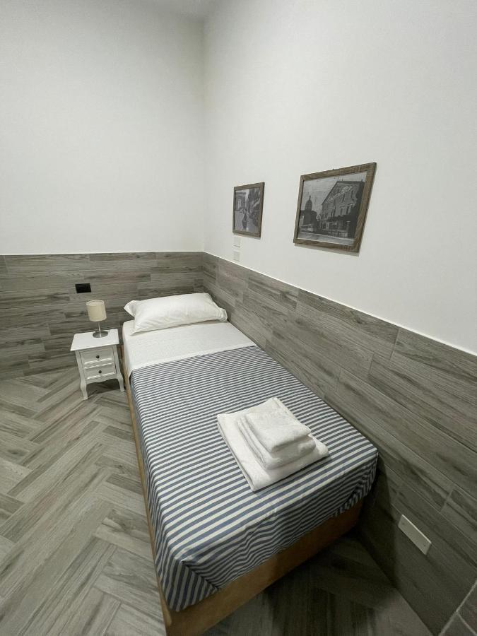 Holiday Rooms Rho Luaran gambar