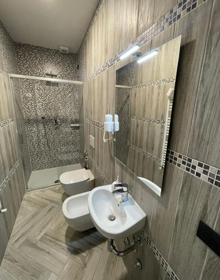 Holiday Rooms Rho Luaran gambar