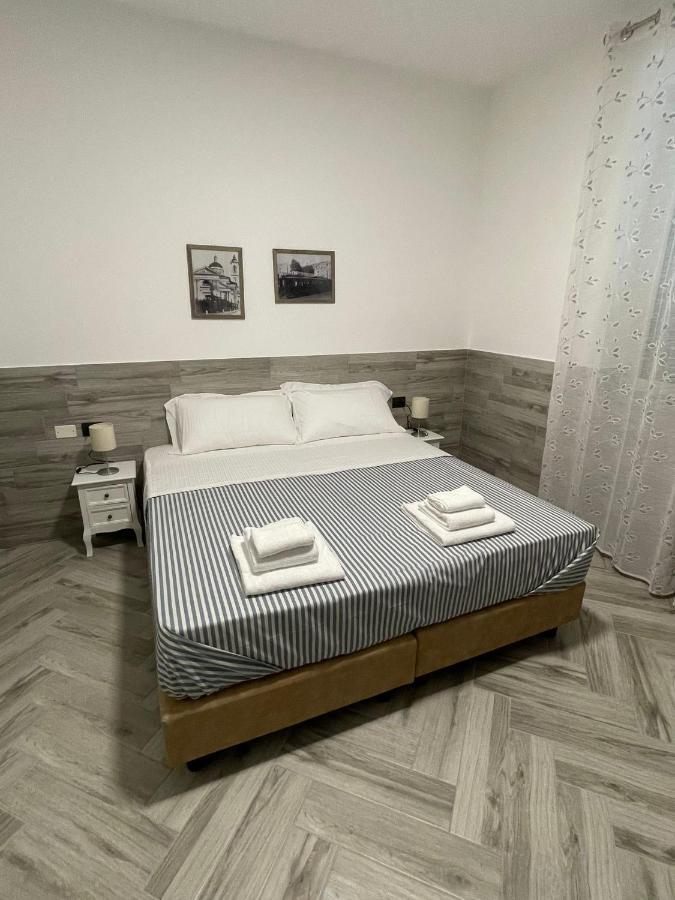 Holiday Rooms Rho Luaran gambar