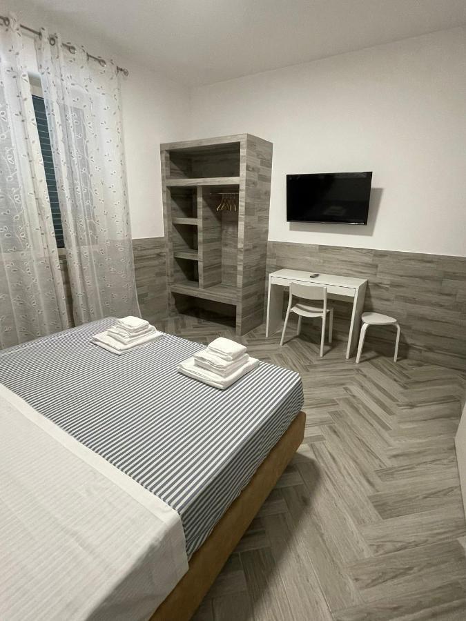 Holiday Rooms Rho Luaran gambar